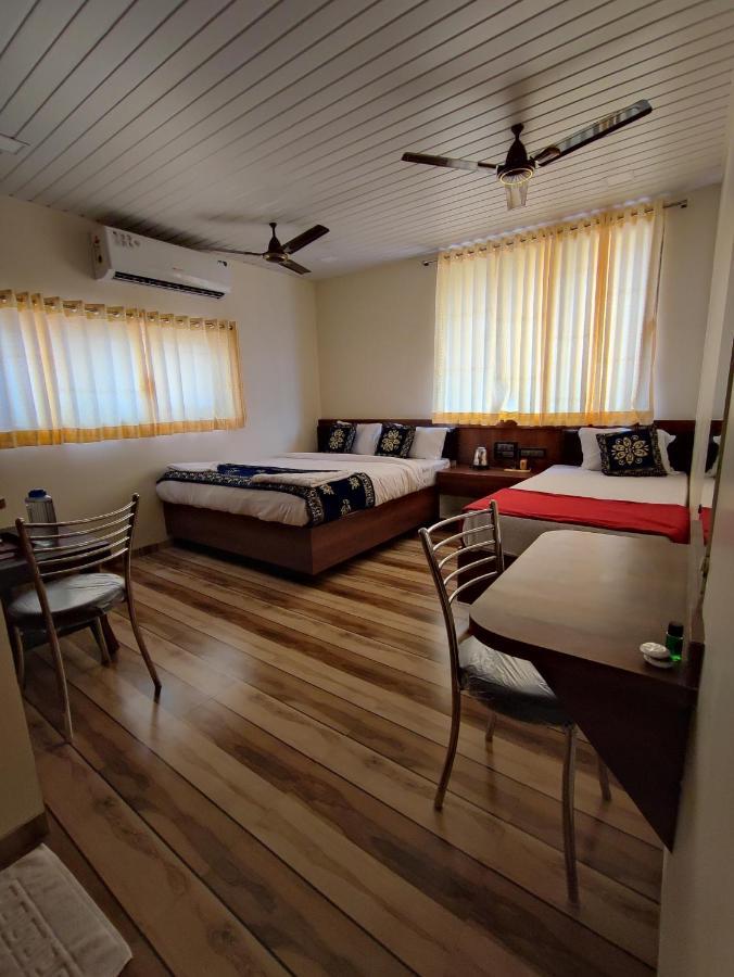 Hotel Starlit Navi Mumbai Buitenkant foto