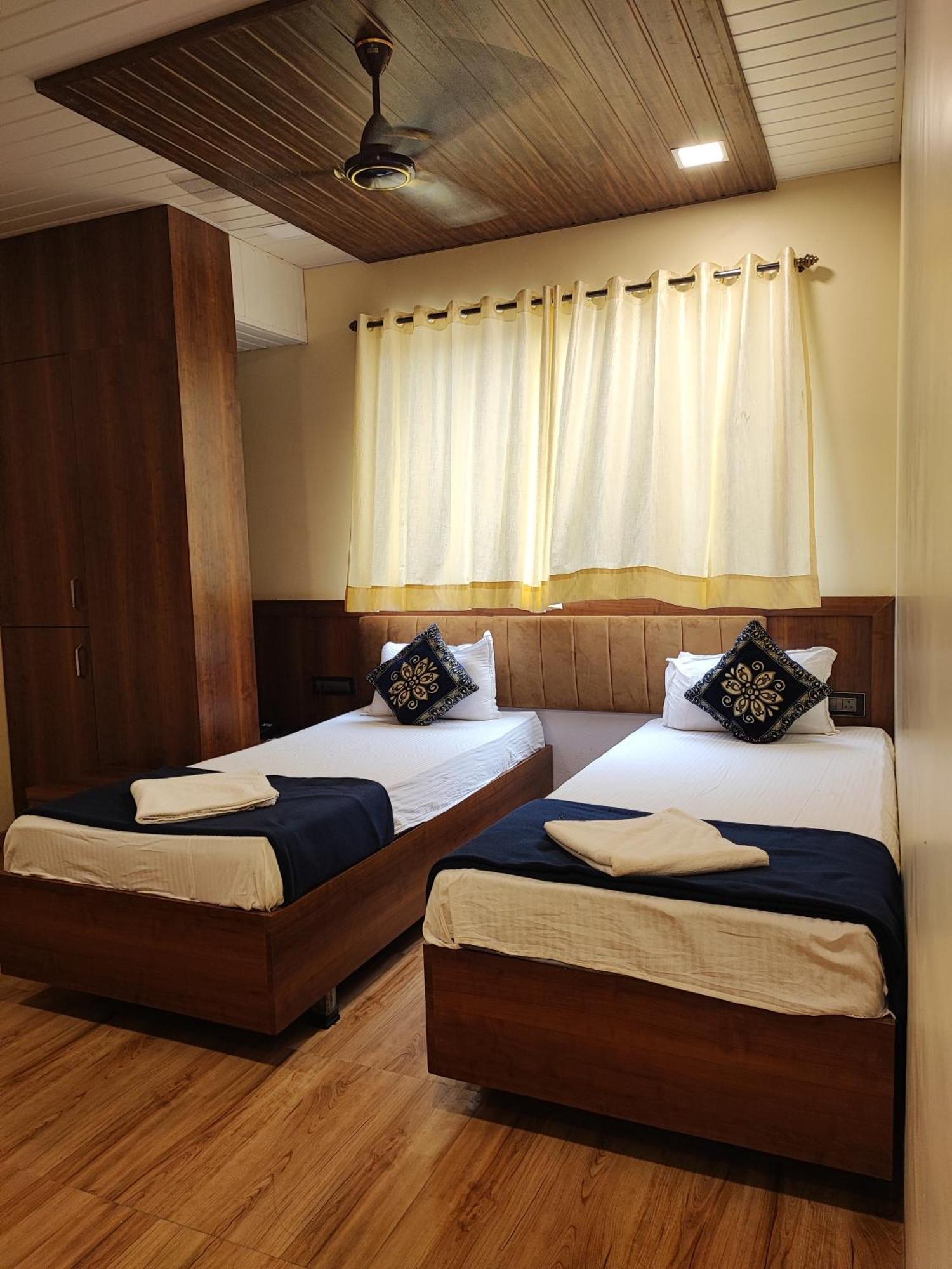 Hotel Starlit Navi Mumbai Buitenkant foto